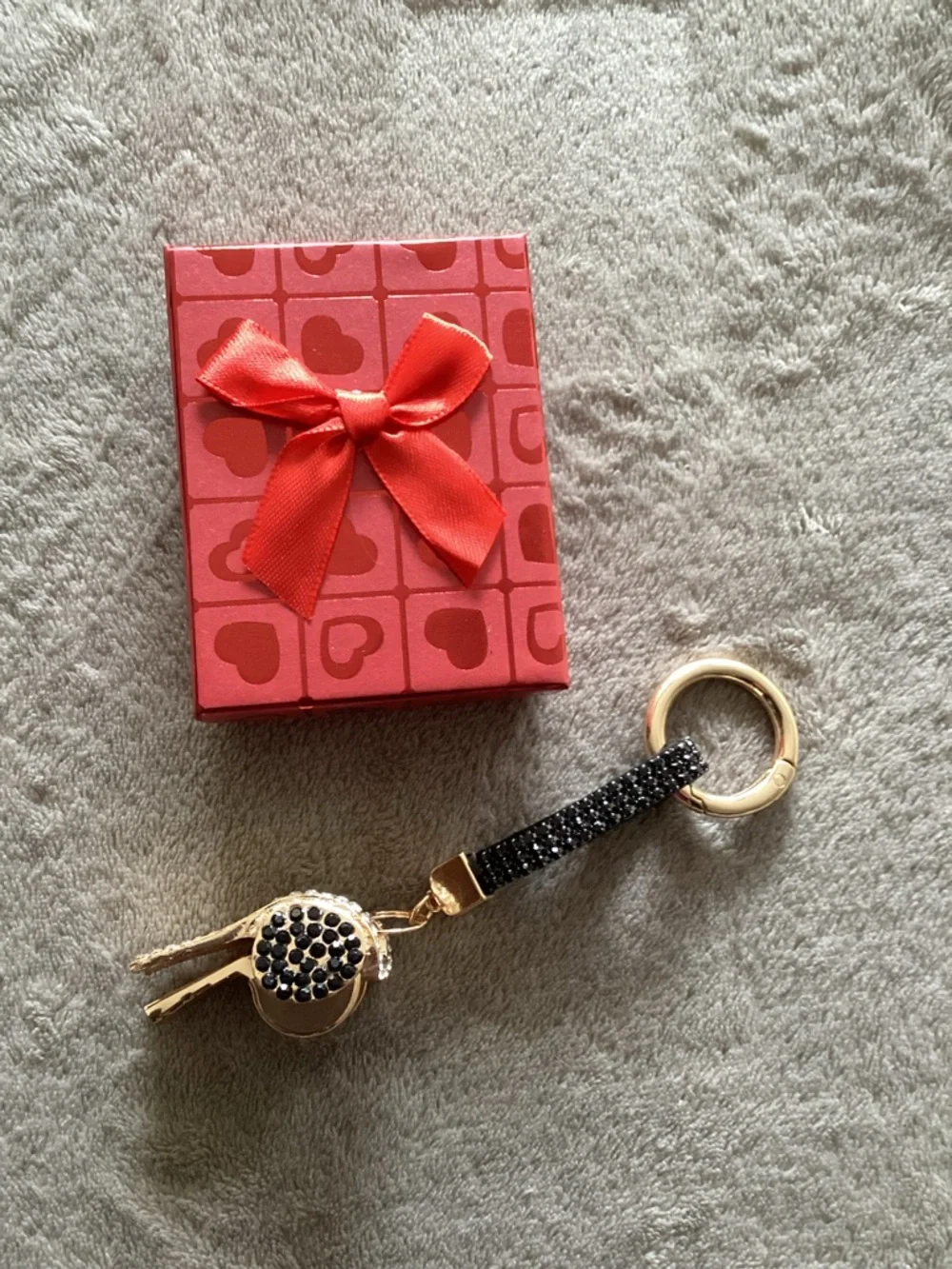 🪷 NIB Crystal Embellished Gold Working Whistle Keychain with Black Crystal Strap